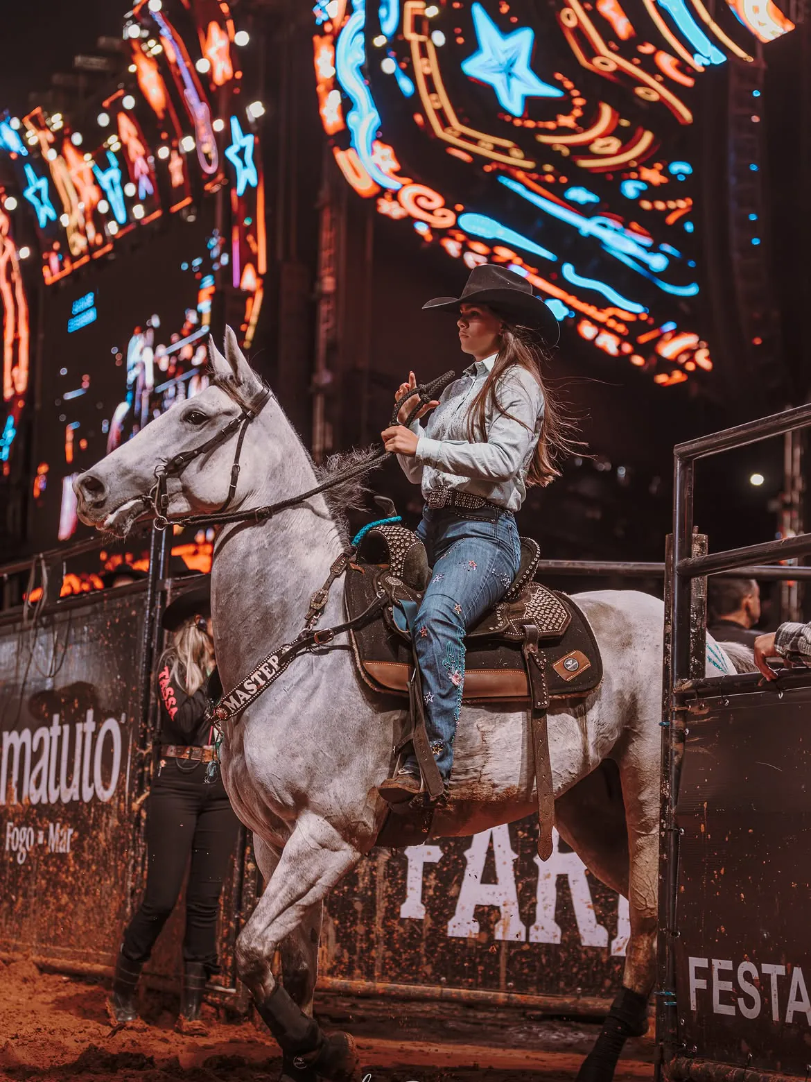 Ana Laura Savini montada a cavalo em prova de Três Tambores