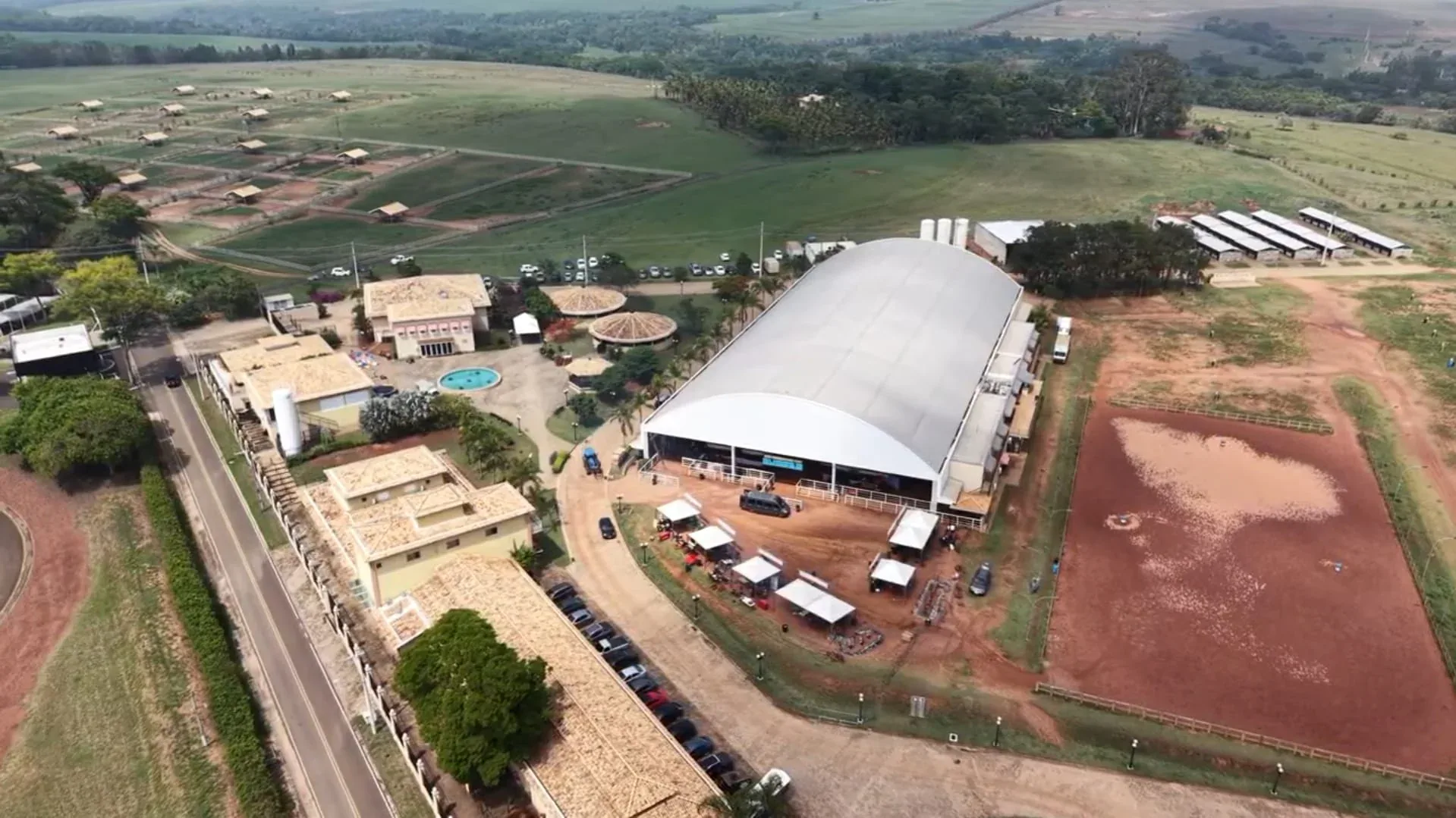 Vista aérea do Haras NSG ao pôr do sol